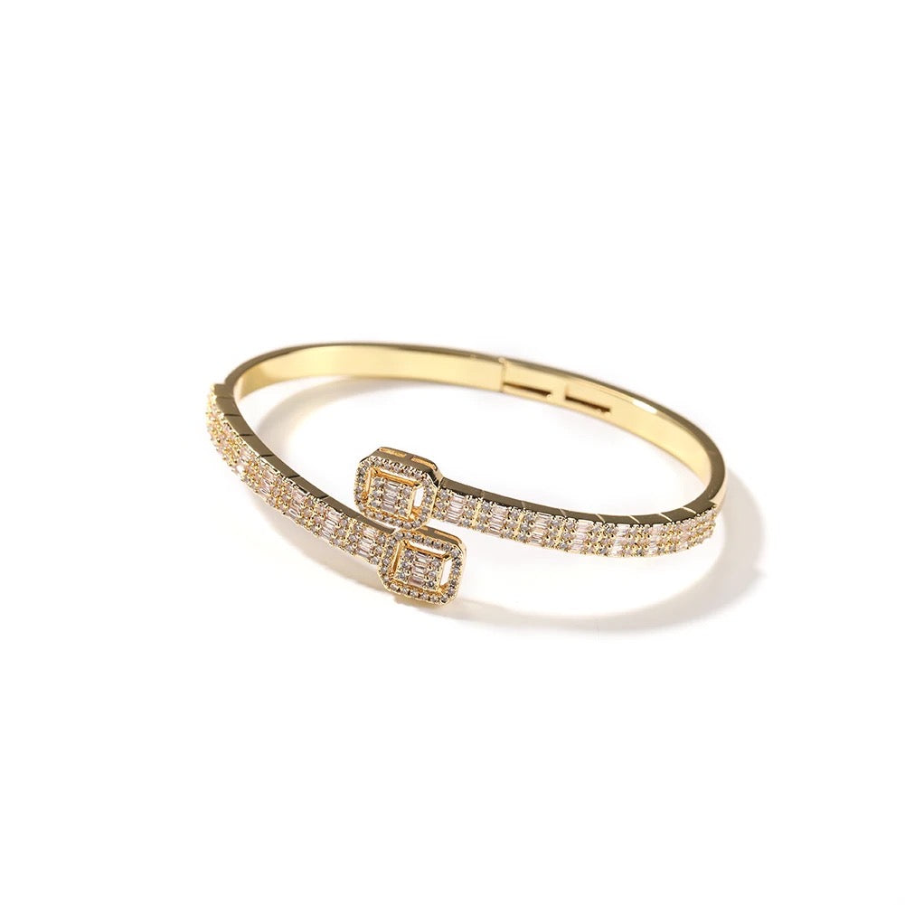 ELITE GOLD BANGLE