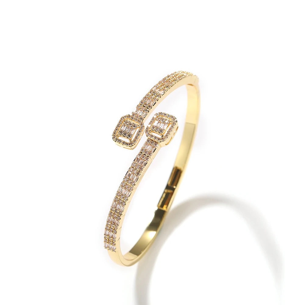 ELITE GOLD BANGLE