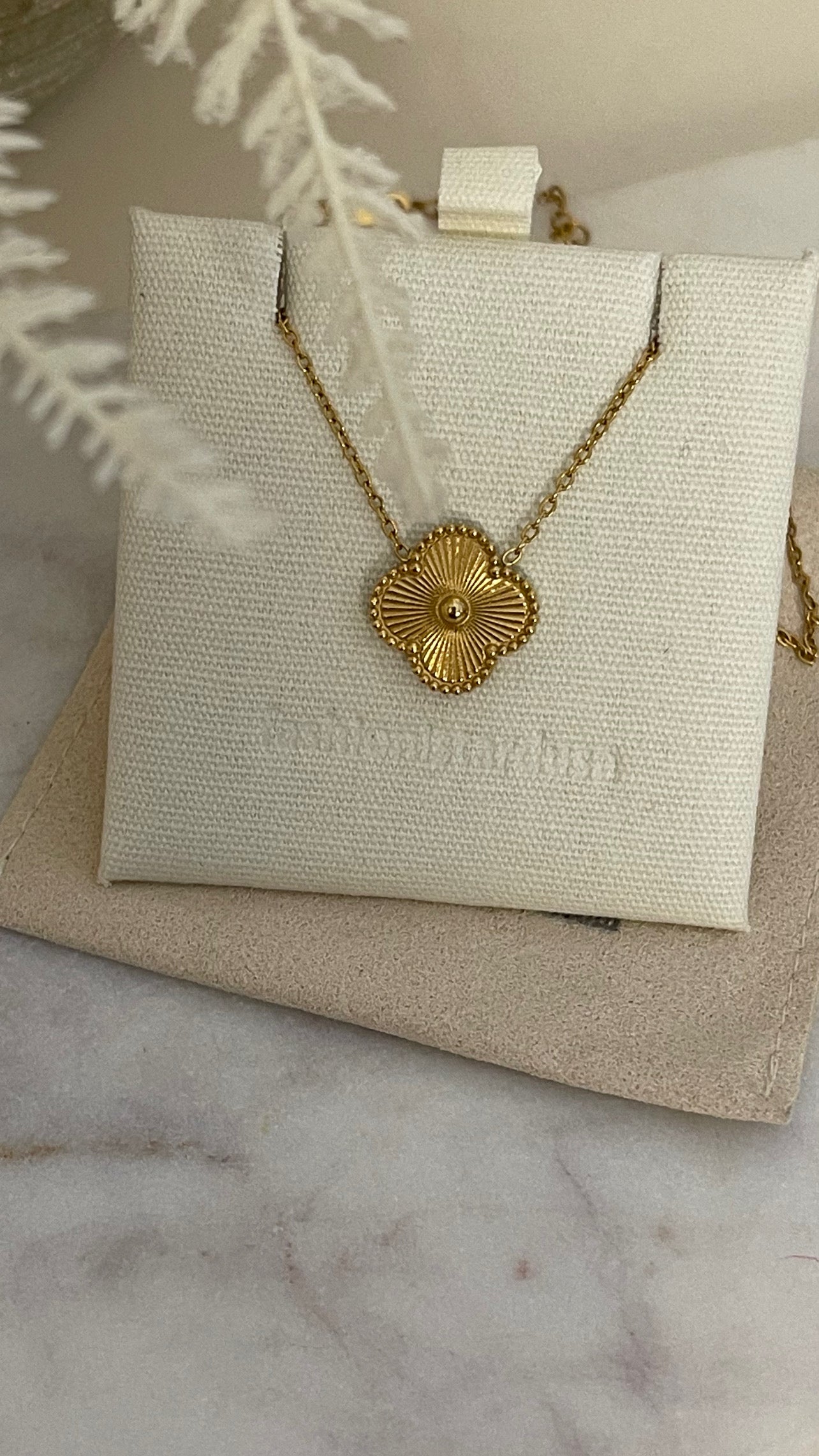 GOLD TREBOL SINGLE NECKLACE