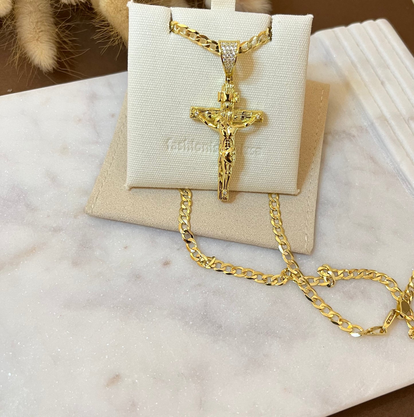 CRUCIFIJO GOLD CUBAN NECKLACE