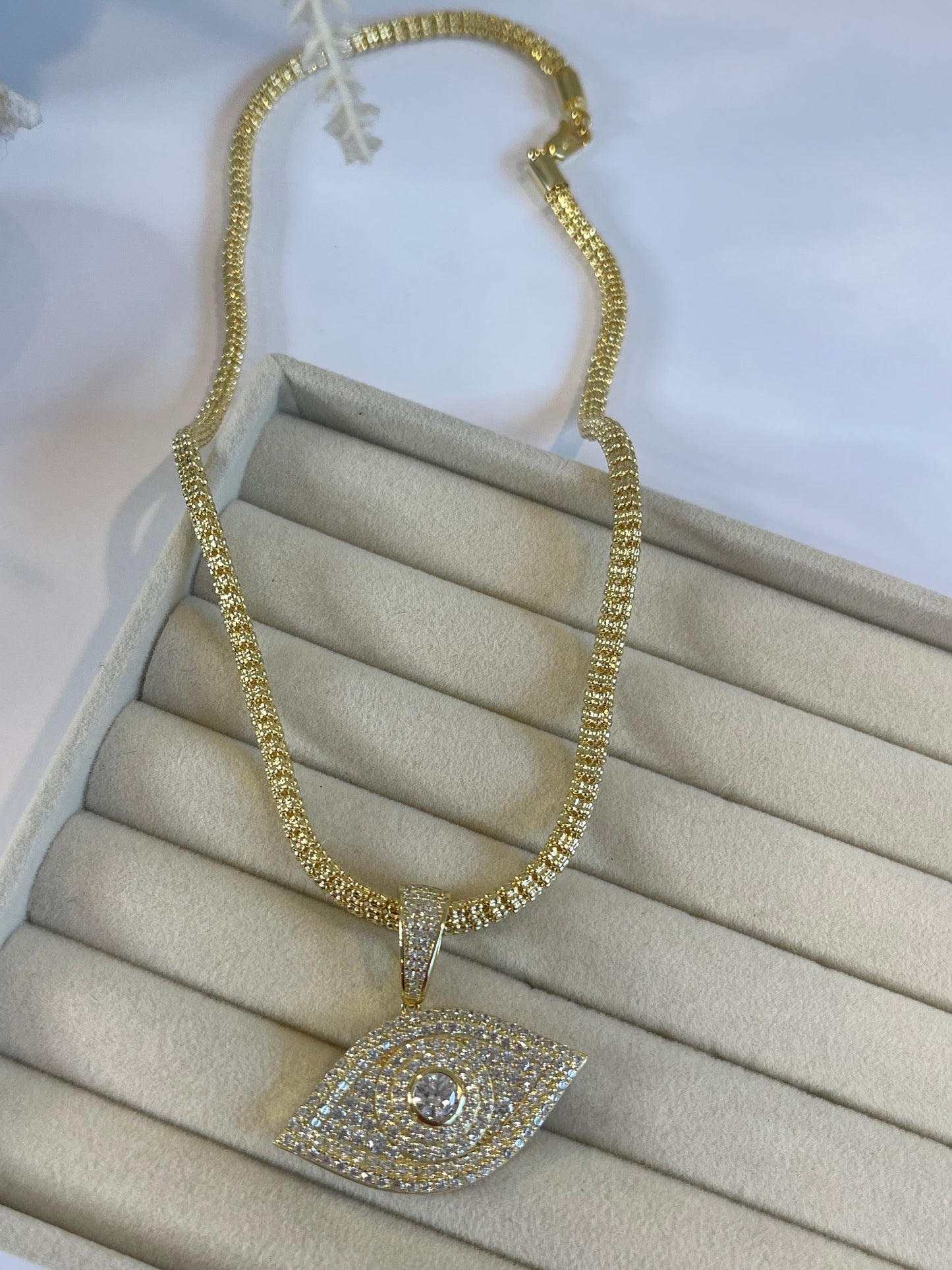 THE GOLD EYE NECKLACE