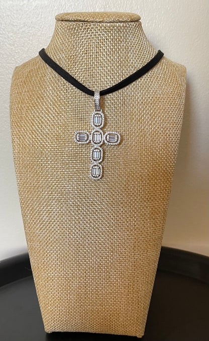 DHALIA CHOKER NECKLACE