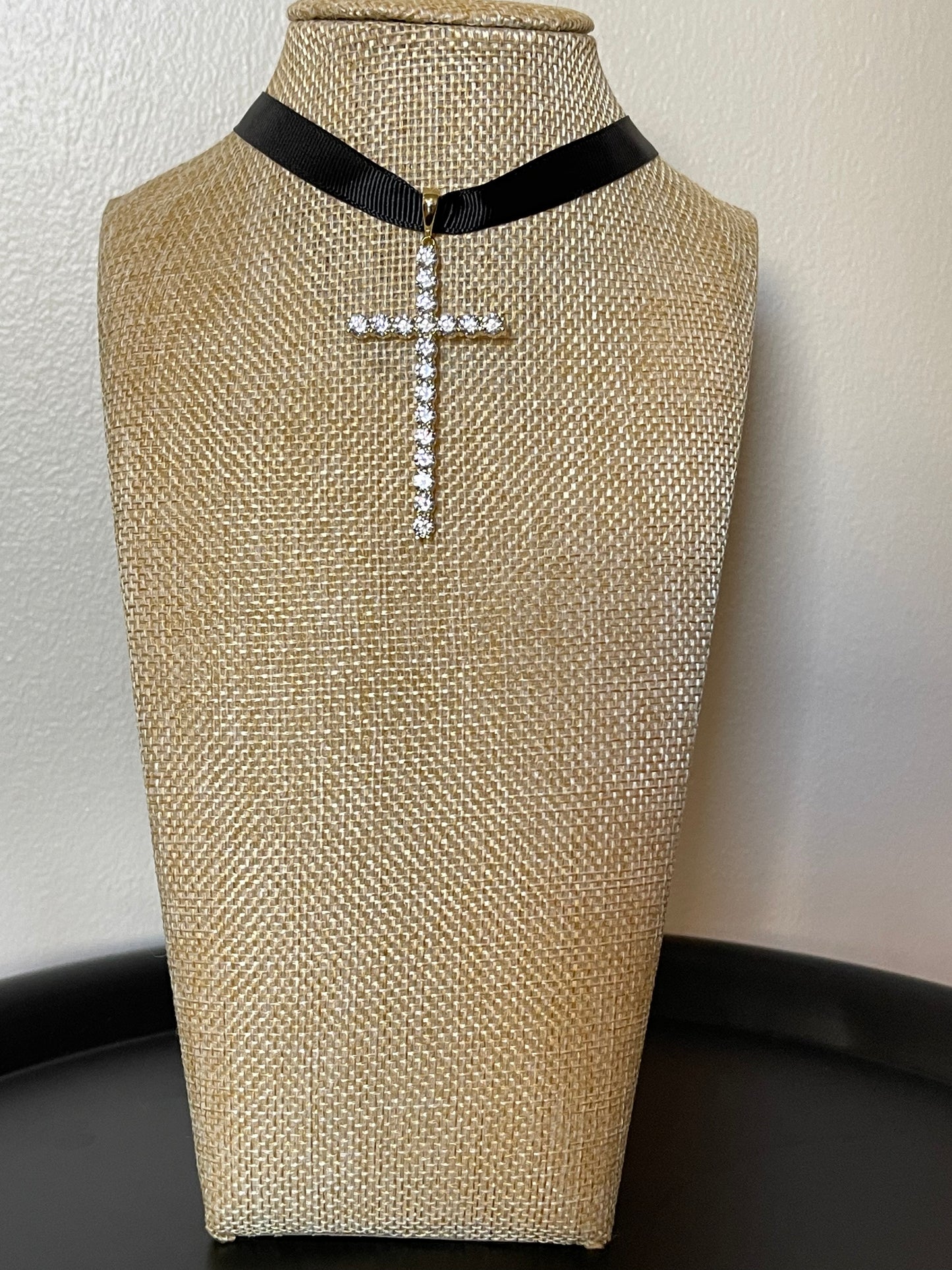 DHALIA CHOKER NECKLACE