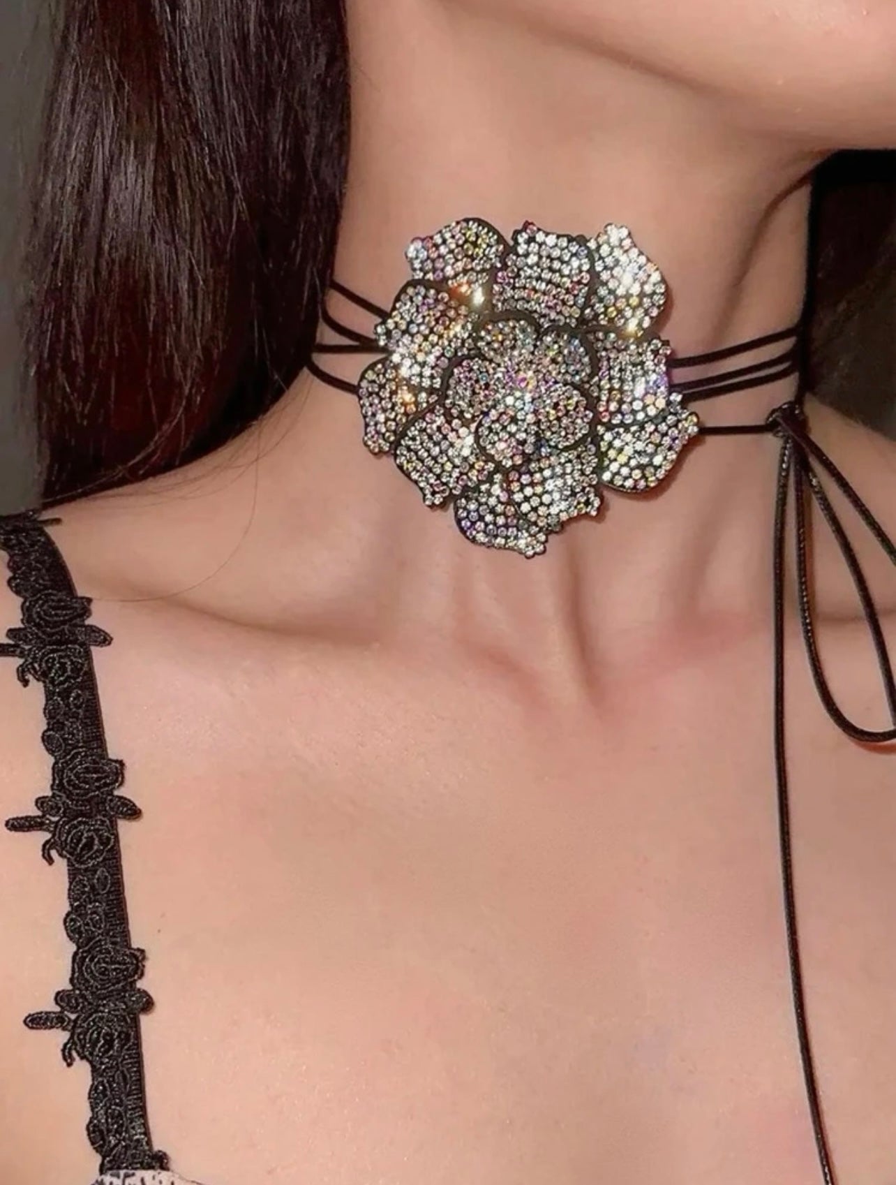 LA FLOR CHOKER