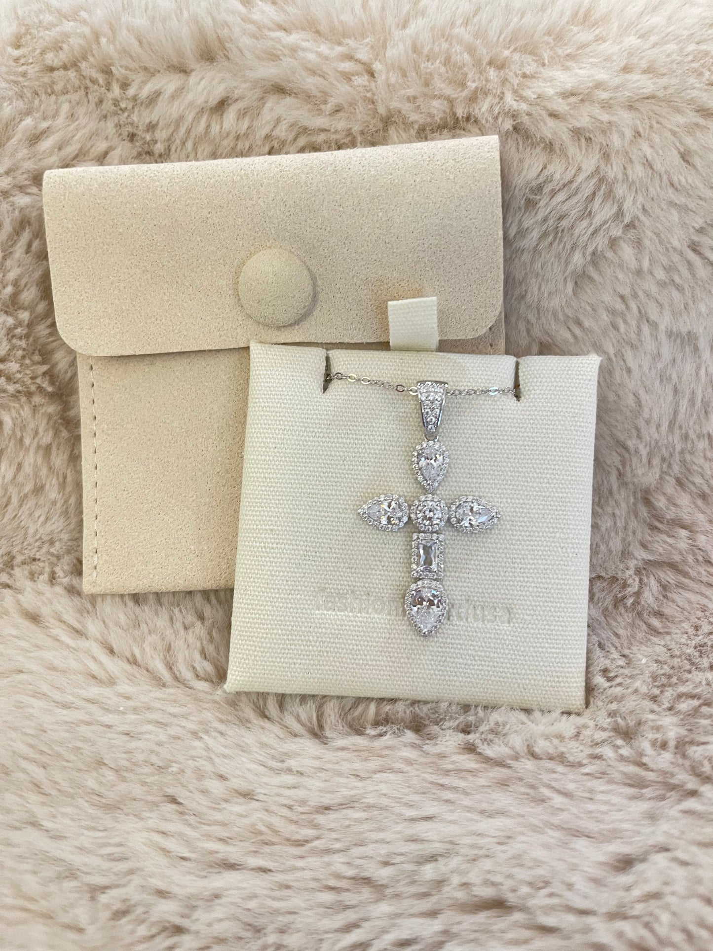 ICI CROSS NECKLACE