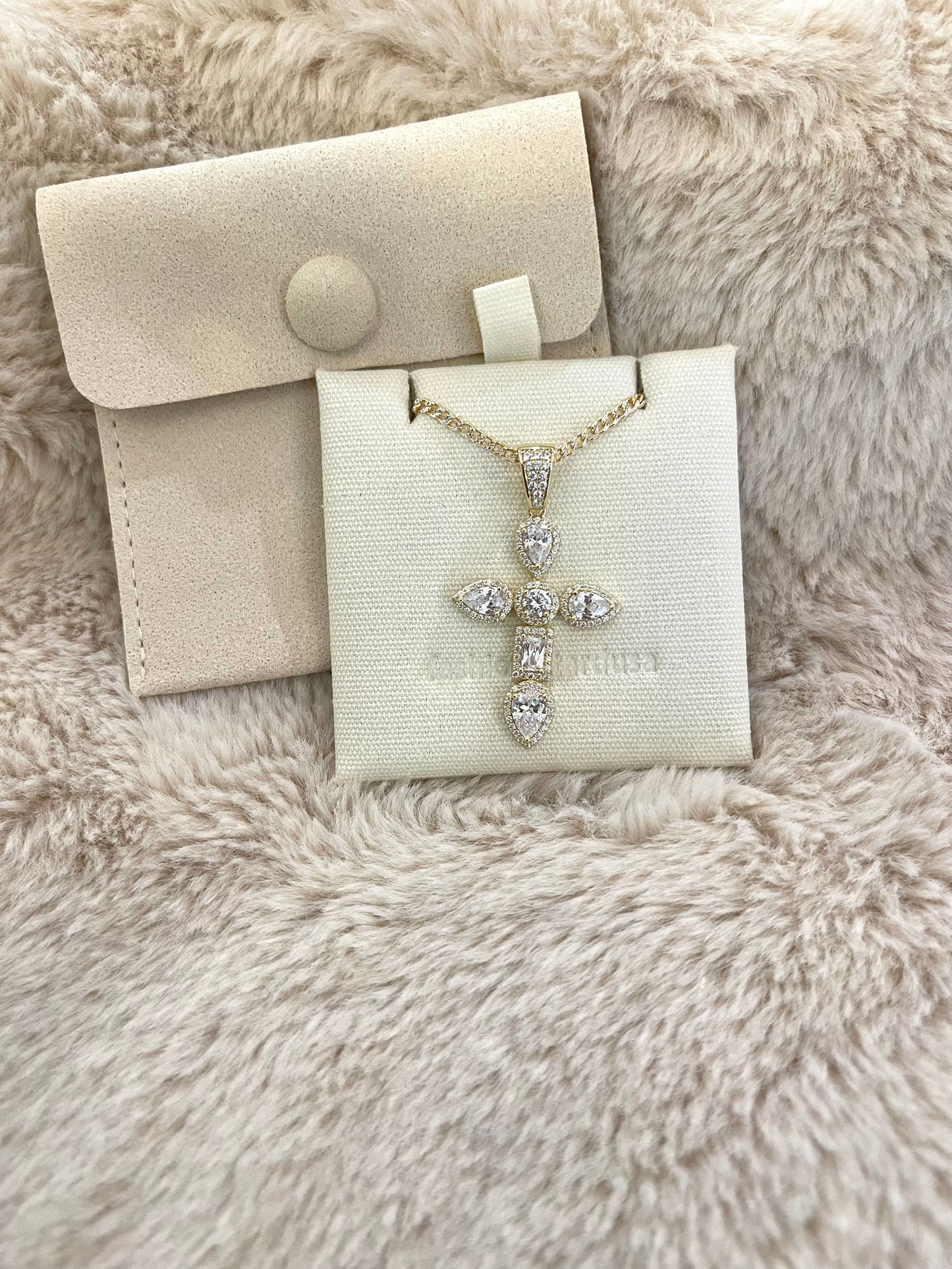 ICI CROSS NECKLACE