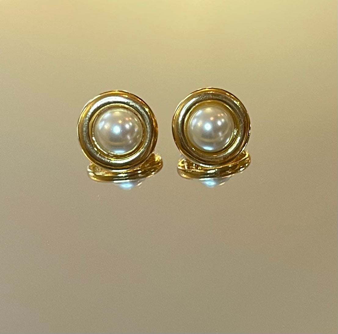 CLIP GOLD PEARL EARRING