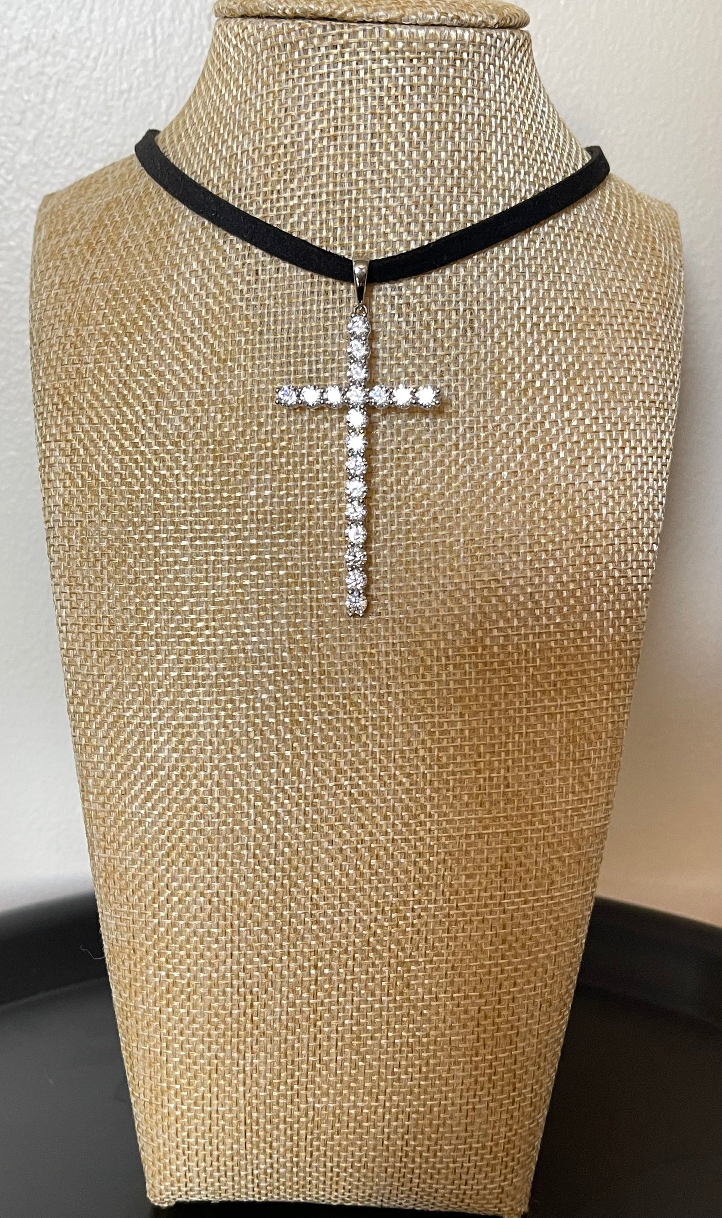 DHALIA CHOKER NECKLACE