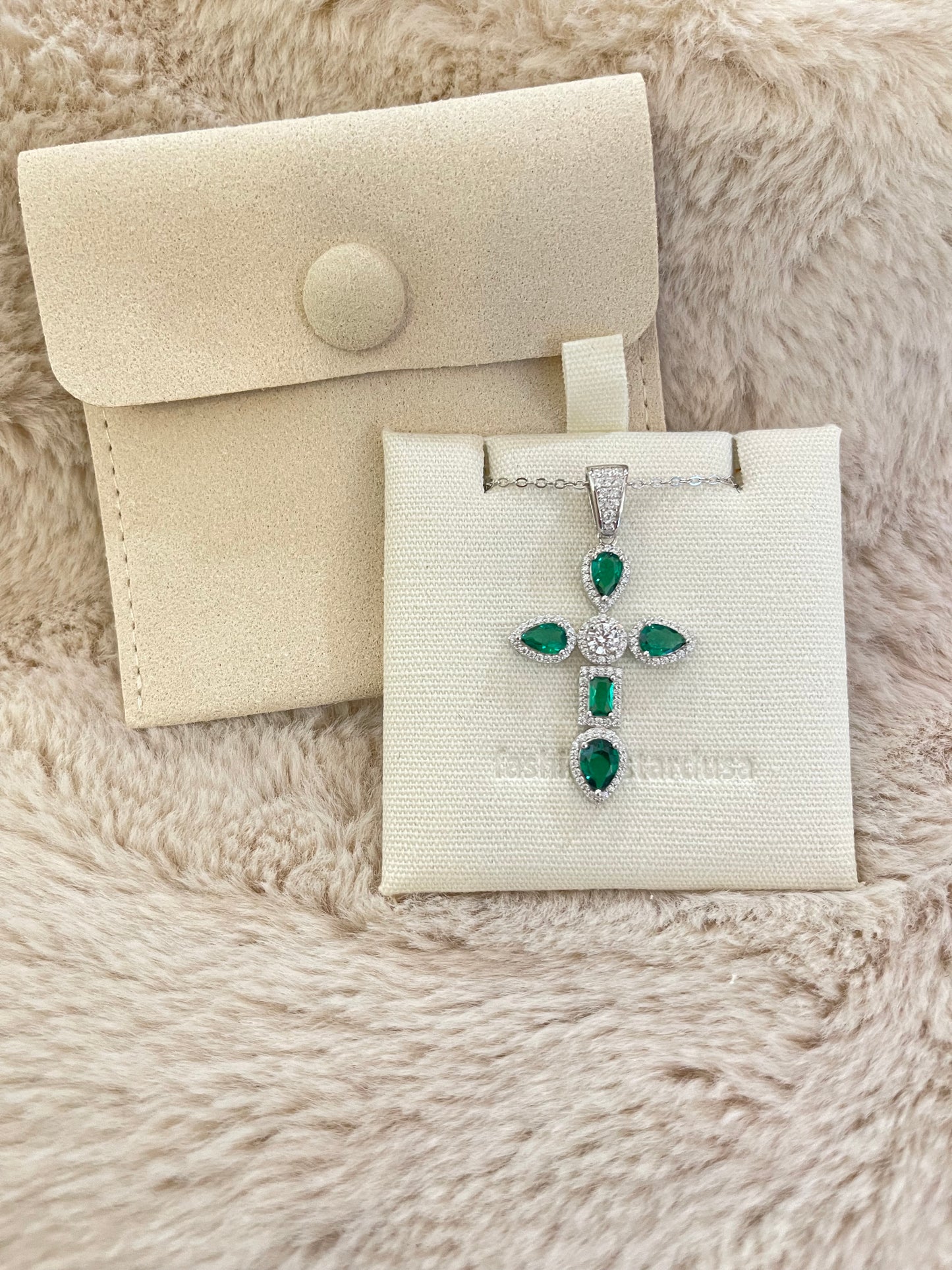 ICI CROSS NECKLACE
